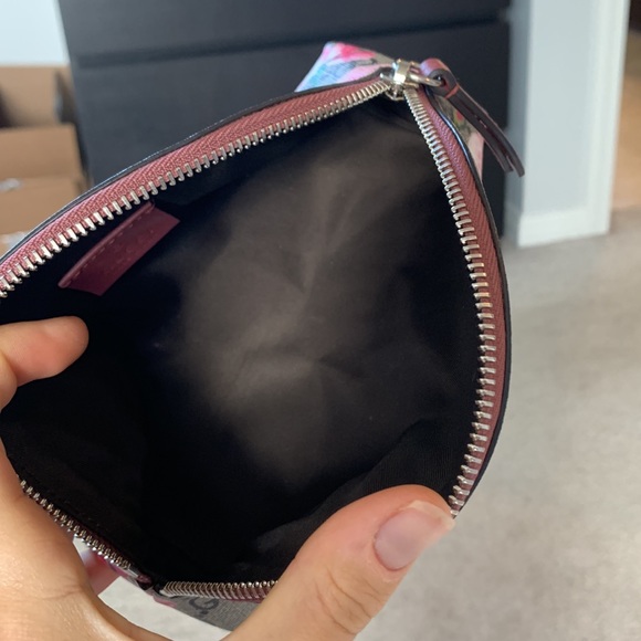 GUCCI Blooms Cosmetic Pouch - Picture 8 of 12
